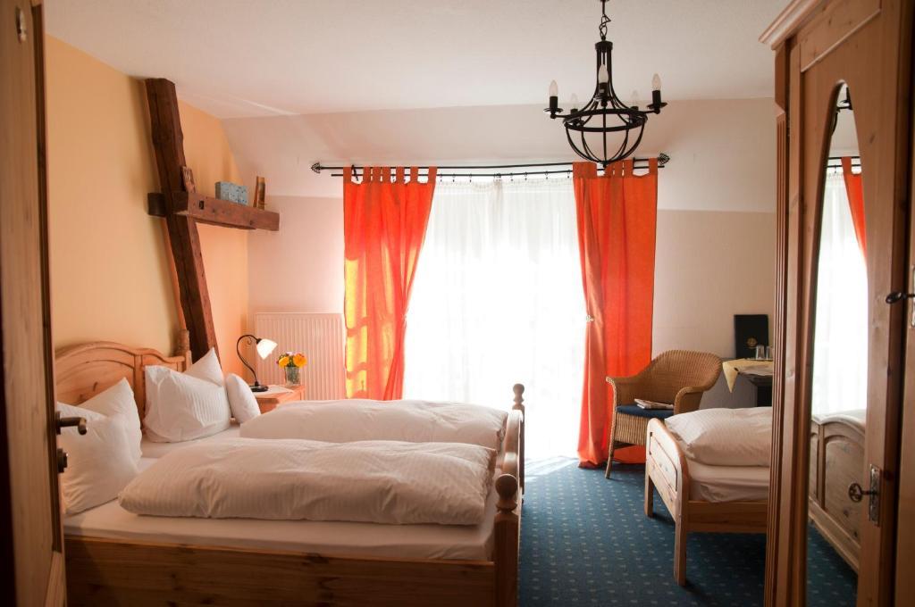 Hotel Schuberths Am Markt ブッテンハイム 部屋 写真