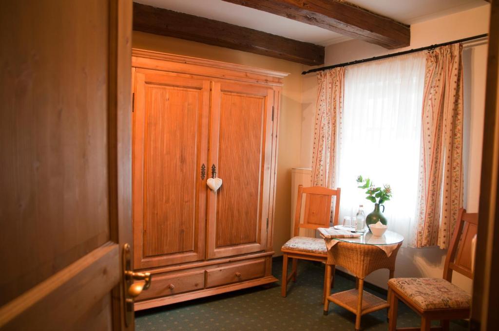 Hotel Schuberths Am Markt ブッテンハイム エクステリア 写真